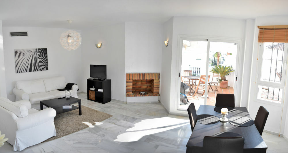 Apartamentos Y Casas Serinamar Marbella El Angel Exterior photo