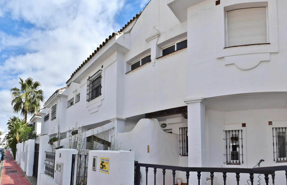 Apartamentos Y Casas Serinamar Marbella El Angel Exterior photo